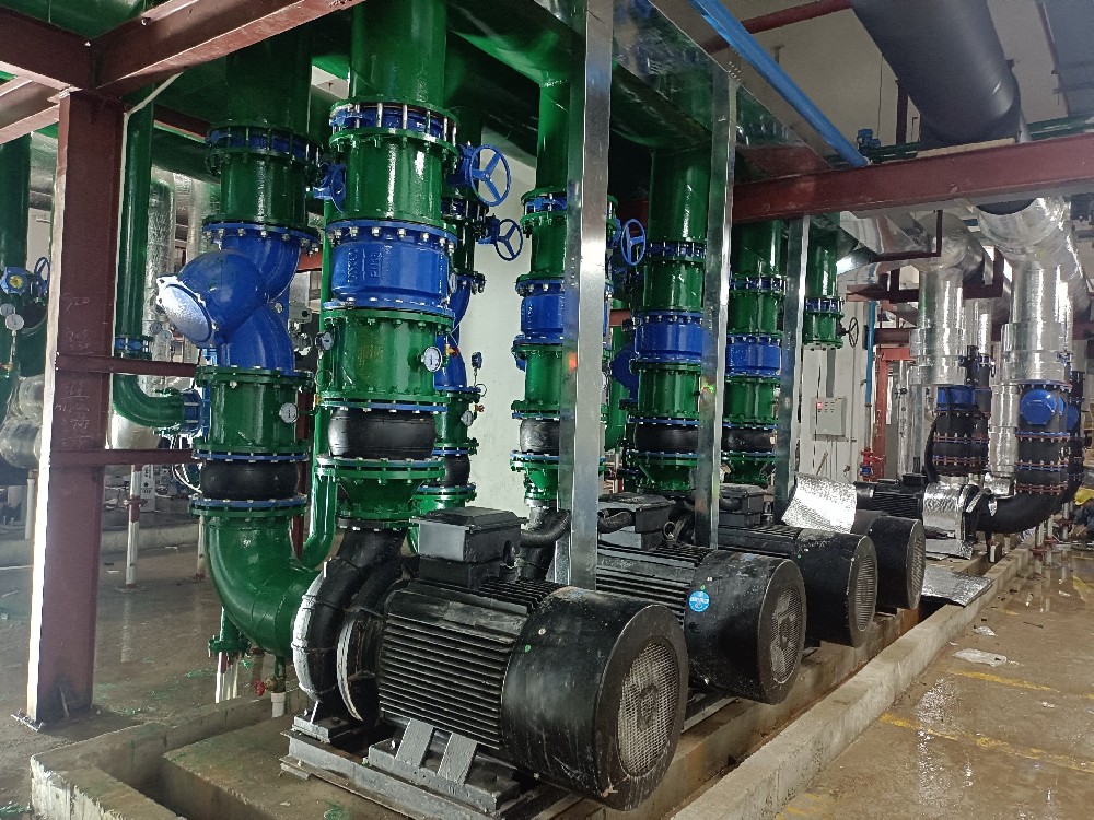 調(diào)整百級(jí)潔凈室送風(fēng)口風(fēng)速時(shí)需要注意哪些安全事項(xiàng)？